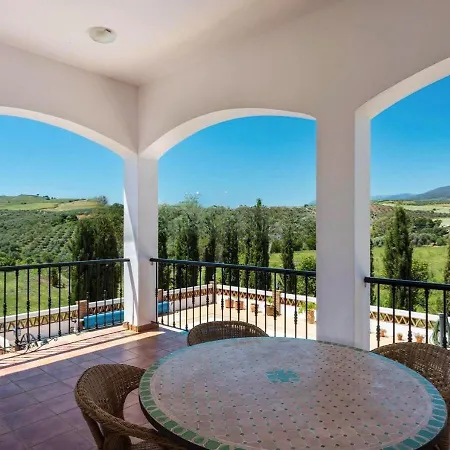 Spacious With Exceptional Views In Malaga *