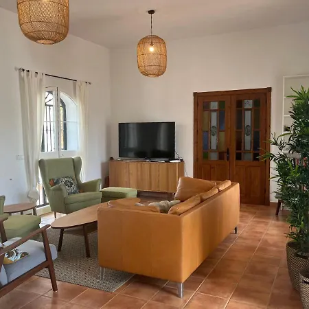 Spacious With Exceptional Views In Malaga *
